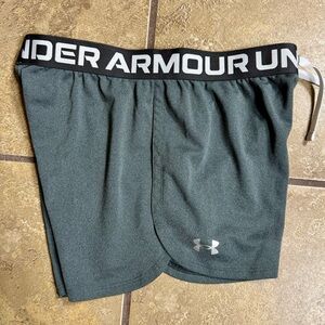 Under Armour Youth Girl’s Gray Athletic Running Shorts Large